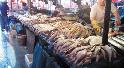 大连虾爬子等小海鲜价涨三四成，市场供需失衡引发关注